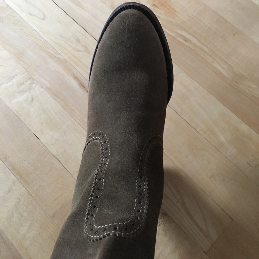 Gucci. The go everywhere luxury boot